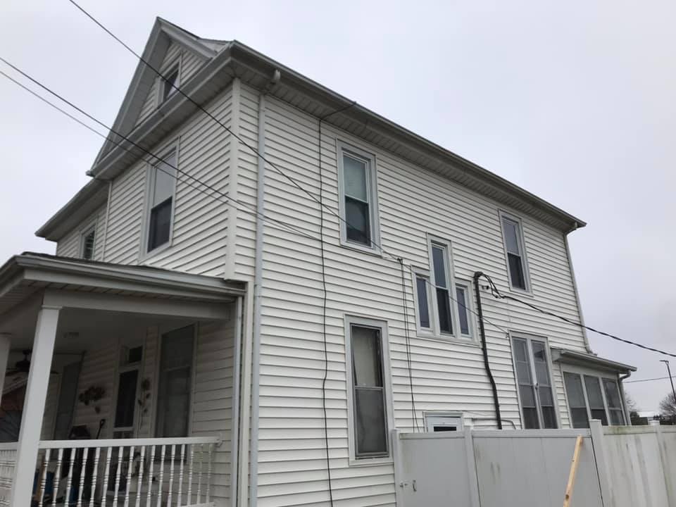 BEFORE AND AFTER -POWERWASH HOME - DECATUR, IL Thumbnail